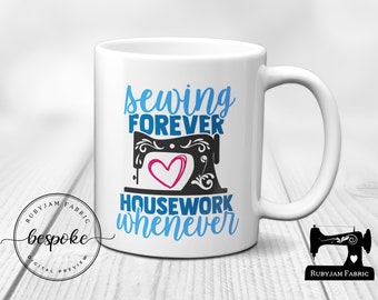 Nähen für immer, Hausarbeit wann immer, weiße Tasse, Nähen Humor, lustig, Tasse, Becher, Quilten, Handwerk, Geschenkidee, Crafty, Näherin, Näherin