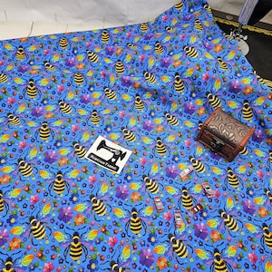 Rainbow Bees, Rainbow Fabric, Bright Fabric, Cotton Elastane, Cotton Spandex, Fabric, knit fabric, stretch fabric, stretch knit, Oeko-Tex