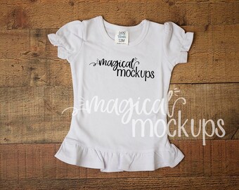 Camiseta de niño Mockup - ARB Camisa Mockup - Camisa infantil Mockup Blanco - Kid T-Shirt Flat Lay