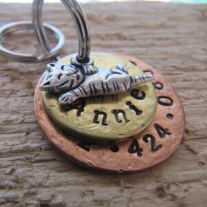 Katze Tag / / personalisierte Katze Tag / / Katze Namensschild / / Haustier ID / / benutzerdefinierte Haustier ID Tag / / Hand gestempelt Haustier Tag / hanstamped Haustier ID Tag / / personalisierte Katze Tag