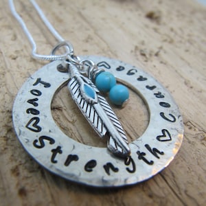 Collar estampado a mano, amor, fuerza, collar de coraje, joyería motivacional, regalo para el mejor amigo, regalo de paciente de cáncer, collar de palabras