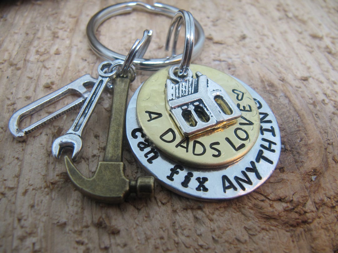 Custom Named Dad Keychain - Fathers Day Gift