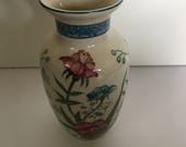 ANDREA by SADEK, hand painted satsuma vase made in Japan, quot Fleurs de Chantilly quot