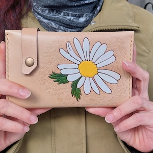 Cartera con estampado de margaritas, hecha a mano en piel auténtica, diseño original, para mejores amigas, bolso de piel personalizable, accesorio para regalo.