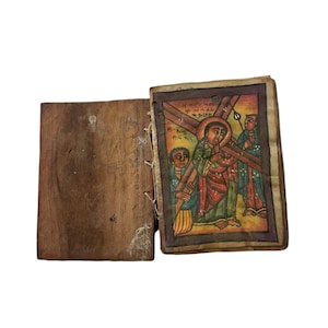Handgeschreven Ethiopische Koptische leren bijbel uit het midden van de 18e eeuw - antiek manuscript.  Oude Ethiopische bijbel, Koptische bijbel, religieuze relikwieën