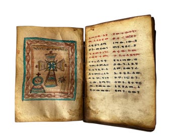 Manuscrito antiguo de la Biblia ortodoxa etíope con iluminaciones.