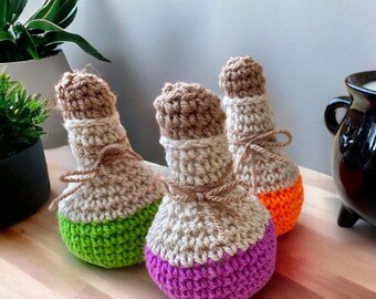 Crochet set of potion bottles.  Amigurumi potion. Cosplay. Gamer. Love potion. Magic potion. Healing potion.