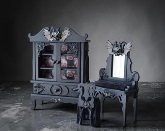 Gothic home decor Mini sideboard Jewelry Holder With bat skull with wings Black style Halloween Gift Jewelry Stand Bottle storage