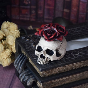 Gothic Human skull with red flowers Incense Holder Realistic Replica Handmade Home Decoration Halloween Gift Anatomical 3D with roses