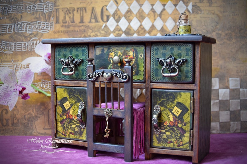 Alice In Wonderland Furniture Decoration Cabinet Alice Baby Box Drink Me Table Chair Mad Hatter Cheshire Cat Furniture For Dolls Dolls House