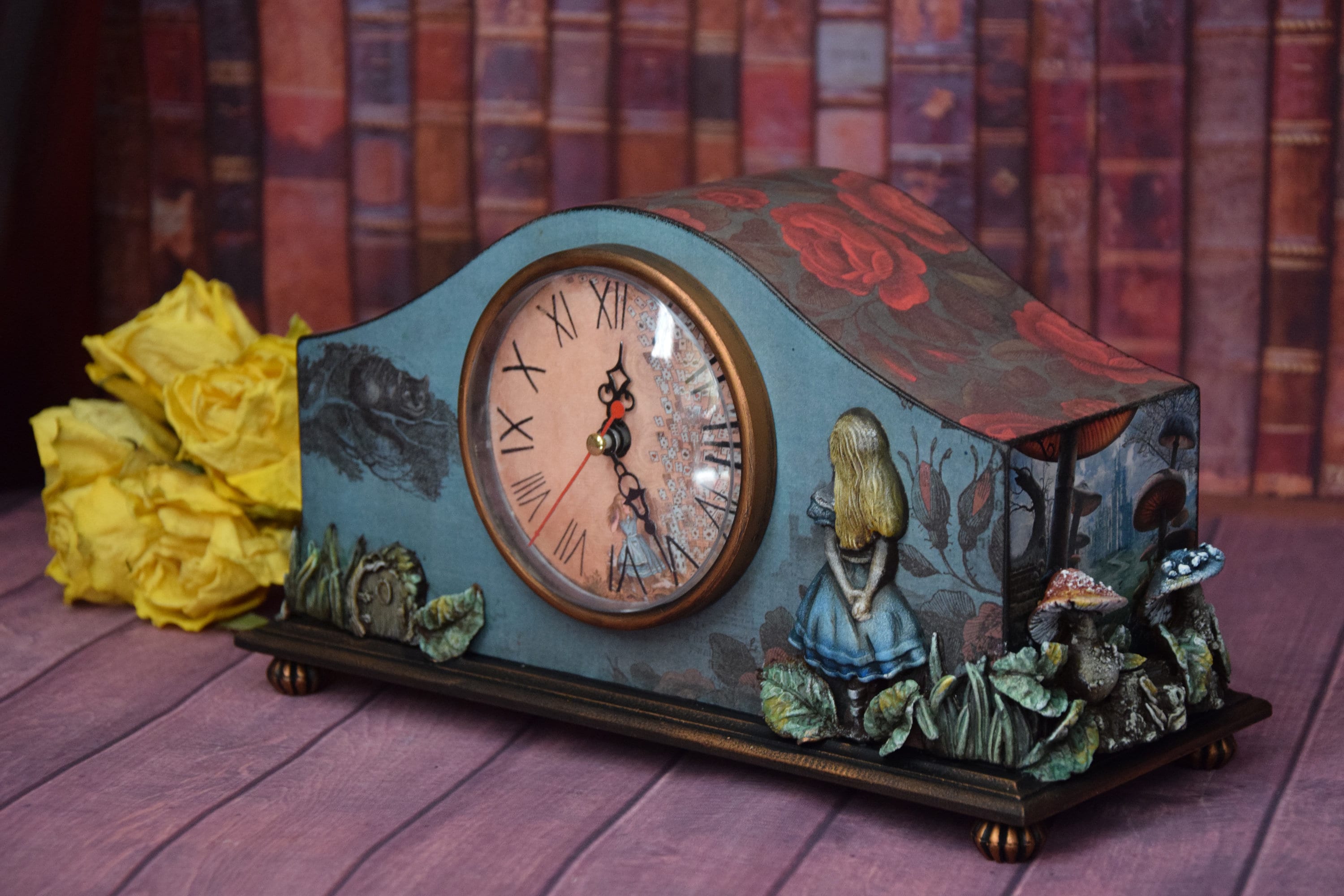 Wavy Table Clock With Clay Sculpture Elements With Textures and 3