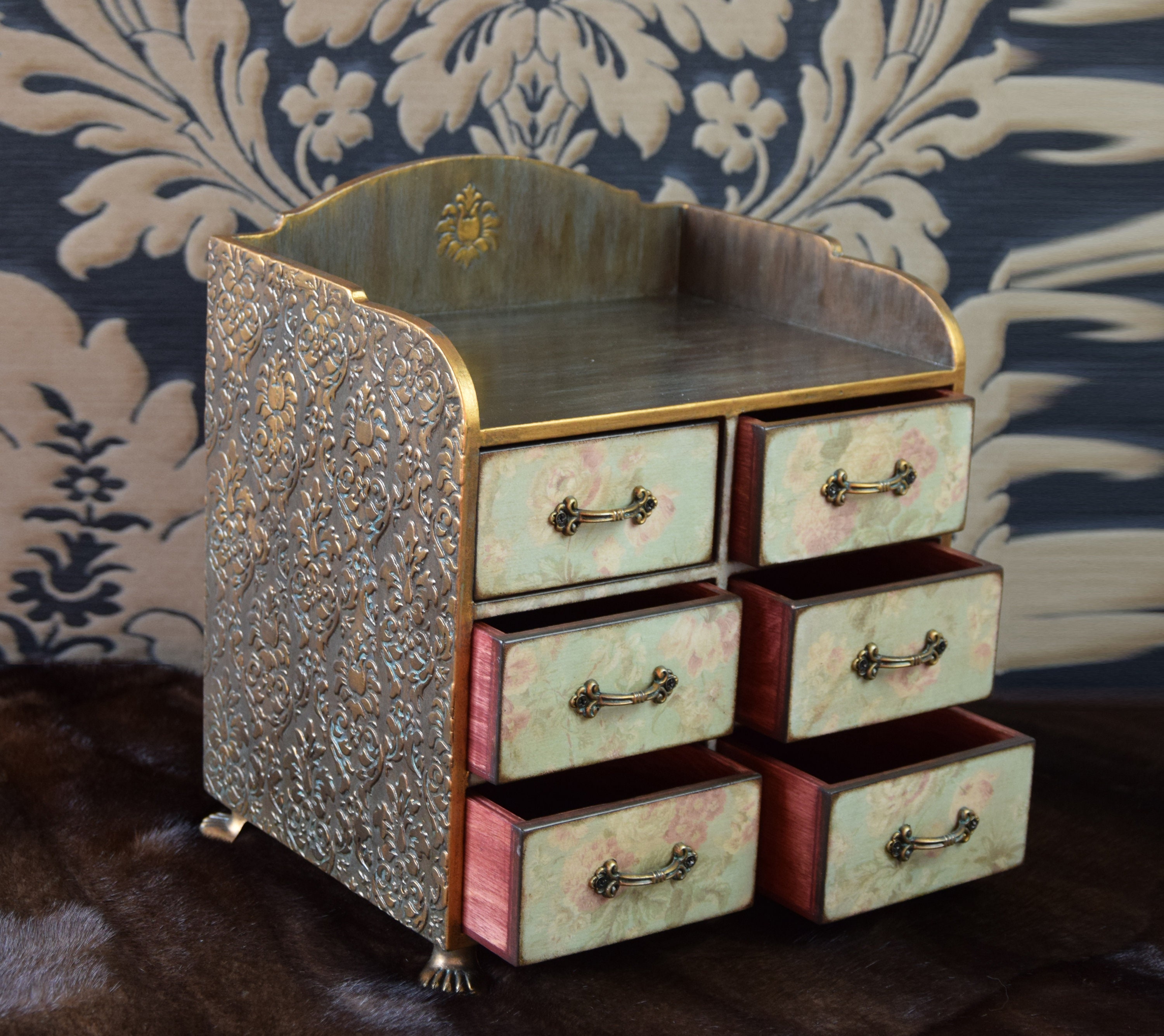 Scatola portagioielli, in legno finemente intagliato a mano, cofanetto organizer, idee regalo uniche per natale, per uomini e donne