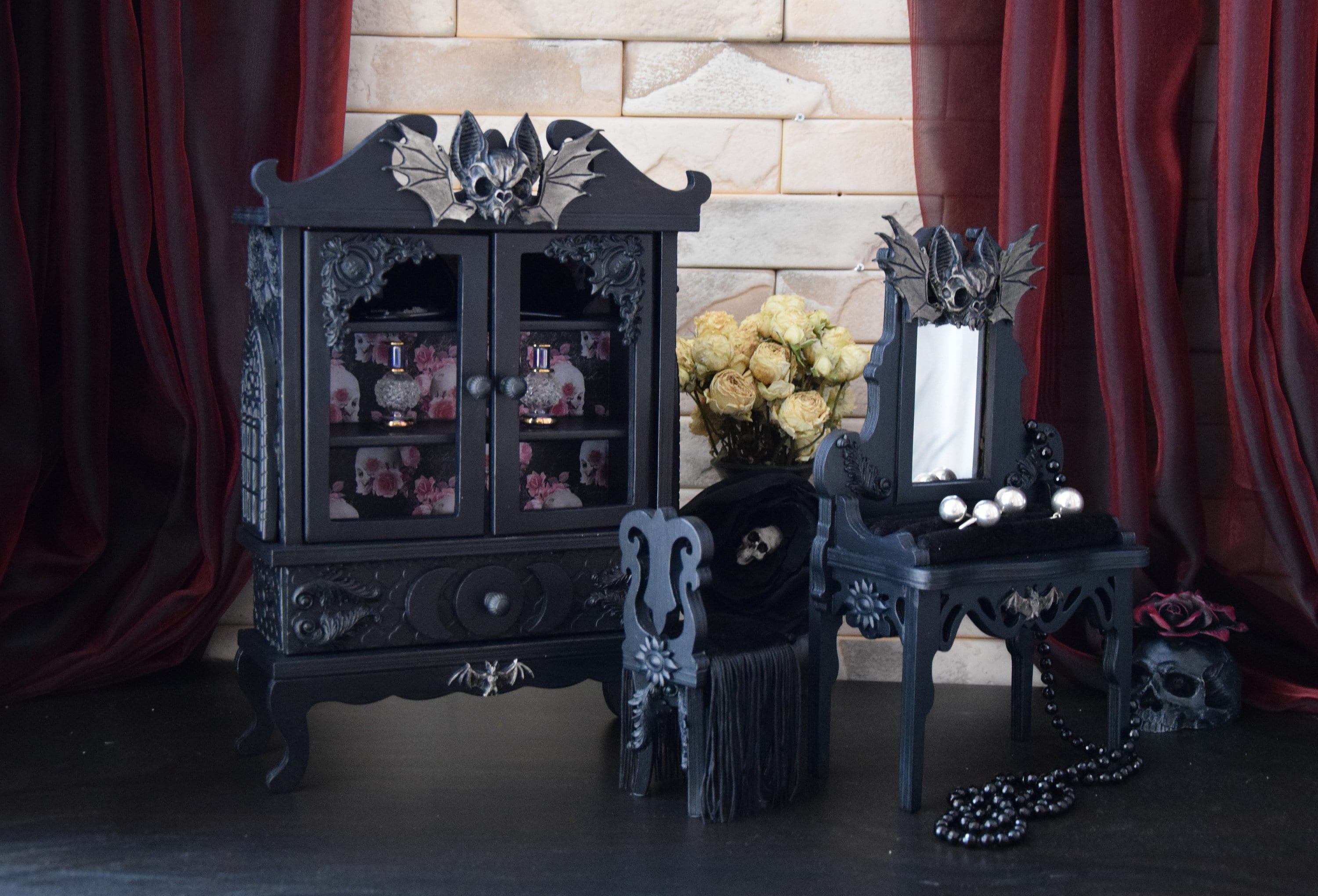 Gothic Home Dekor Schwarz 2er Set The Occultist's Cabinet Fledermausschädel  Skelett Box Hexe Halloween Wahnsinn Aufbewahrung Schminktisch mit  Fledermaus - .de