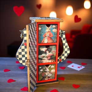 Alice i Underlandet Tekanna Byrå: Nyckfull Smyckesförvaring