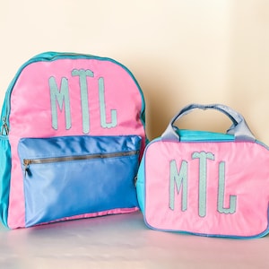 Sac à dos avec écusson couleur monogramme avec boîte à lunch assortie, brodé, personnalisé, rentrée des classes, mode, préado, adolescent