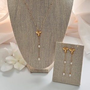 Pearl Lariat Necklace, Floral Pearl Drop Necklace, Dainty Bridal Pearl Jewelry Set, Bridesmaid Jewelry, Pearl Y Necklace and Earrings, Gift