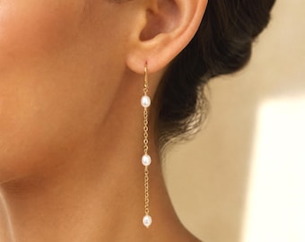 Orecchini pendenti con tre perle d'acqua dolce, catena in oro o argento, gioielli da sposa.