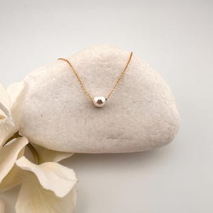 Collar de perlas flotantes, joyería clásica y delicada, oro de 14k o plata de ley, minimalista.