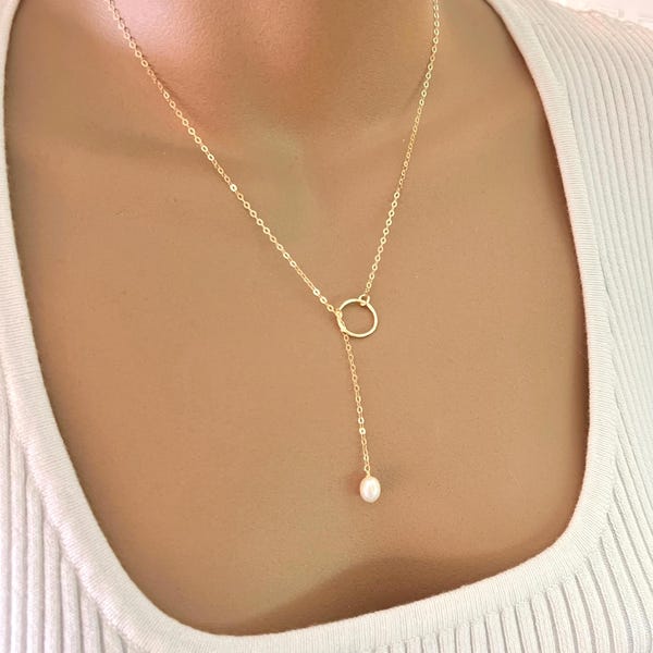 Minimalist Pearl Lariat Necklace, Gold Filled Hammered Circle, Freshwater Pearl Drop, Dainty Y Necklace for Women, Bridal Jewelry Gift