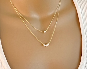 Delikatny naszyjnik z pereł, naszyjnik z wieloma pasmami pereł, naszyjnik z kamieniami szlachetnymi, naszyjnik z perełkami, wypełniony 14-karatowym złotem lub srebrem próby 925, biżuteria z pereł