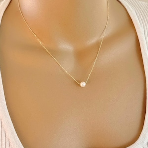 Single Floating Pearl Necklace, Dainty Pearl Layer Necklace, Pearl Solitaire, Pearl Pendant, Classic White Pearl Necklace, Bridesmaid Gift,