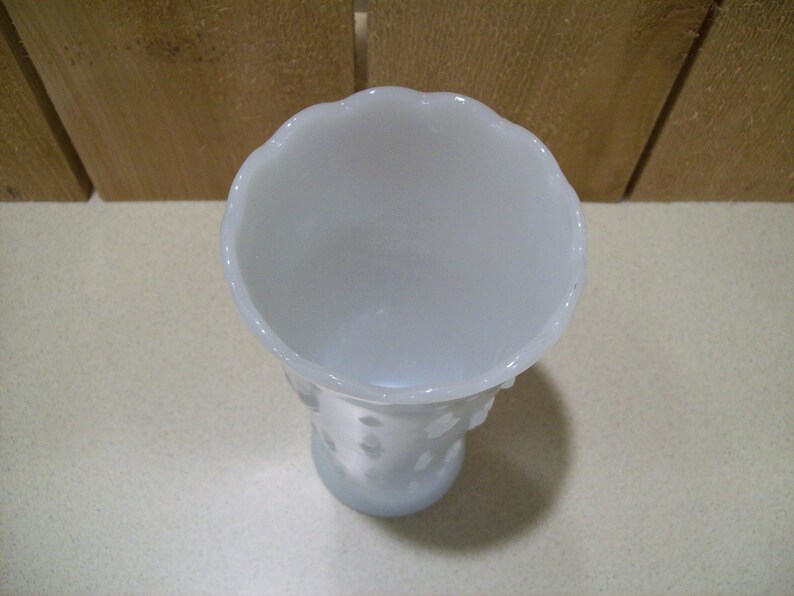 Vintage Anchor Hocking White Milk Glass Vase Tear Drop /& Pearl Pattern 1960/'s