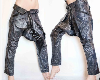 Vaqueros harem asimétricos, patchwork, denim crudo, sarouel, recubierto de plástico, desgastado, roto, cropped, punk, vanguardista, streetwear, hip hop,