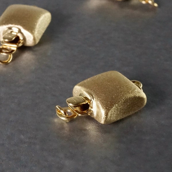 14K 8x8mm Solid Yellow Gold Frosted Square Clasp, FG204