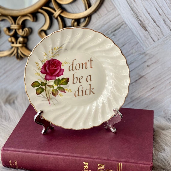 Don&#39;t Be A Dick - Funny Gift For Friend - Gothic Home Decor Room Aesthetic - Rude Livingroom Maximalist Wall Art - Unique Eclectic Style