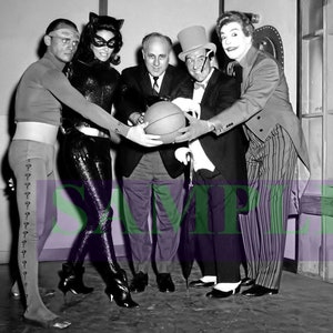 FB-330 8X10 PUBLICITY PHOTO LEE MERIWETHER AS "CATWOMAN" IN FILM "BATMAN"