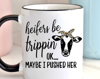 Génisses Be Trippin Ok Peut-être que j’ai poussé sa tasse, tasse à café drôle, tasse de vache, cadeau pour elle, cadeau d’anniversaire, cadeau de Noël, cadeau pour maman