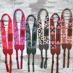 Blumen-Kameragurt für Frauen, Personalisierter Kameragurt, Kameragurt mit graviertem Lederteil, Geschenk für Fotografen, Kamerazubehör