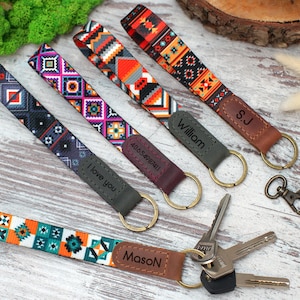 Llavero de cuero de muñeca personalizado, portallaves de patrón azteca, regalos personalizados para él, correa de cordón de llave de pulsera, llavero personalizado