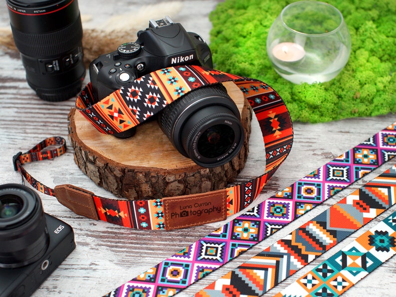 Gravierter Kameragurt personalisiert, benutzerdefinierter Kameragurt für Frauen, Fotografengeschenk, gepolsterter Kameragurt, personalisierte Geschenke für Frauen Tribal