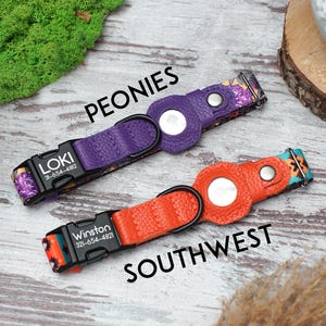 Peut inclure: Deux colliers de chien color&eacute;s avec des &eacute;tiquettes de nom personnalis&eacute;es et des num&eacute;ros de t&eacute;l&eacute;phone. Les colliers pr&eacute;sentent un motif violet et floral avec le nom "LOKI" et un num&eacute;ro de t&eacute;l&eacute;phone, et un motif orange et turquoise avec le nom "Winston" et un num&eacute;ro de t&eacute;l&eacute;phone. Les colliers ont une boucle en cuir et un anneau en m&eacute;tal.