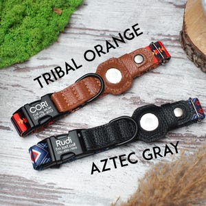 Peut inclure: Deux colliers pour chien avec des &eacute;tiquettes de nom personnalis&eacute;es et des num&eacute;ros de t&eacute;l&eacute;phone. Le collier du haut est marron avec un motif tribal rouge, noir et blanc et le texte "CORI Call my MOM 123-456-7893". Le collier du bas est noir avec un motif azt&egrave;que bleu, noir et blanc et le texte "Rudi fm.lost.coll 234-456-7898".