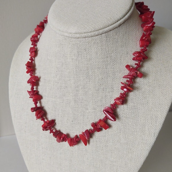 Red coral beaded necklace, red seed bead necklace, elegant red necklace, elegant coral necklace, red necklace with coral and seed beads