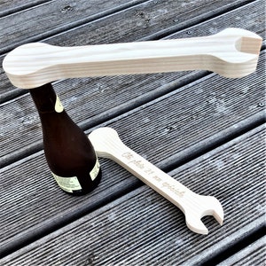 Wooden bottle opener, personalization in laser engraving possible, 21 mm flat key, for experienced DIY enthusiasts, aperitifs with successful friends