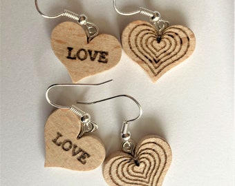 Boucles d'oreilles en bois de hêtre "coeur", poncé très fin et lustré, dimensions: 20x18x4 mm, découpé à la main et gravé au laser