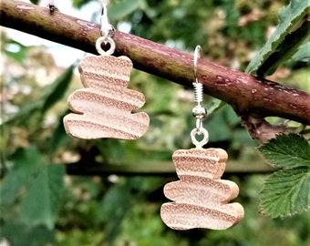 Boucles d'oreilles en bois de robinier, douglas, mélèze ou hêtre "OURSON", poncé très fin et lustré, dimensions: 17x15x4 mm, découpé main