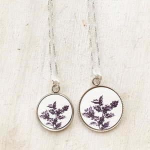 December birth flower necklace, holly necklace, holly berry pendant, Christmas necklace, December birthday necklace, holly pendant, gift