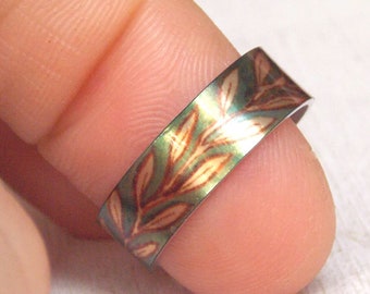 Gold leaf ring, gold vine, green and gold ring, fall ring, autumn ring, nature ring, boho ring, gold fern ring, laurel leaves, leaf band