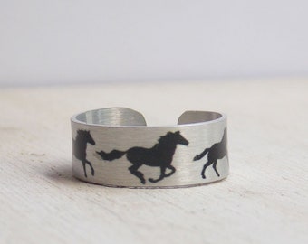 Horse ring, horse silhouette, running horse, horse jewelry, horse lover gift, equine jewelry, silver horse ring, black horse, wild horses