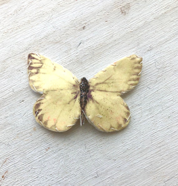 BUTTERFLY HAIR CLAW PALE YELLOW BUTTERFLY HAIR CLAW PALE YELLOW