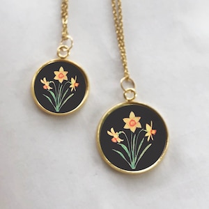 March birth flower necklace, daffodil necklace, daffodil pendant, color daffodil jewelry, March birthday gift, narcissus, mother&#39;s day