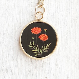 October birth flower necklace, marigold necklace, orange marigold pendant, October birthday gift, birth month flower, autumn flower necklace