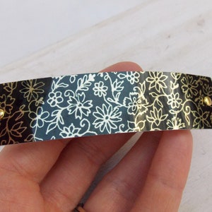 Blumenmuster Haarspange, schwarz und gold Haarspange, florales Design Haarspange, dickes Haar, handgemacht, Blumen Haarspange, Blumendruck, für Frauen