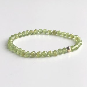 Peridot stretch bracelet, genuine peridot beaded bracelet for women, faceted gemstones, delicate, green stone, August birthstone