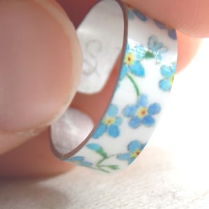 Vergissmeinnicht Ring, blauer Blumenring, winziger Blumenring, blauer und weißer Ring, Blumenring, botanisches Geschenk, Naturring, Blumenband, zierlich