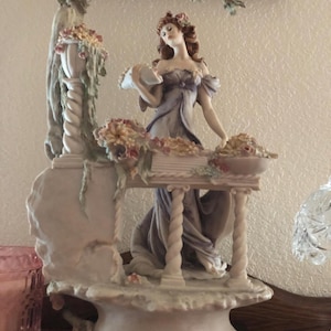 Giuseppe Armani, The Flower Girl, figurine